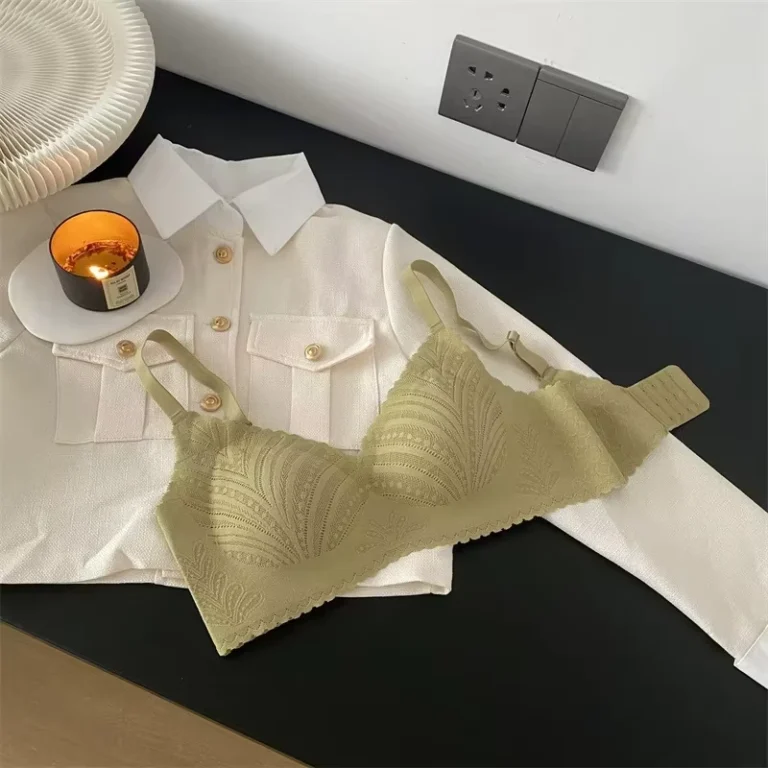 Womens-Bras-Autumn-and-Winter-Thin-Traceless-Lace-and-Strapless-Bras-for-Women